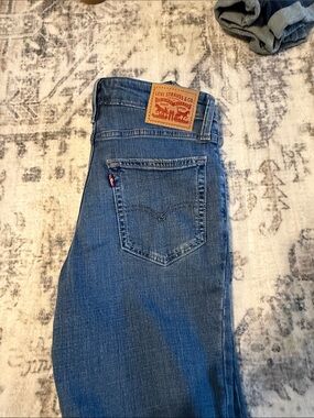 Levi's women’s Medium Blue Straight Leg Jeans